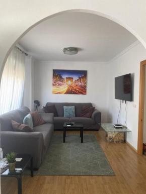 Comfortable and Spacious 3 Bedroom Apartment